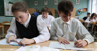 В Беларуси введут дополнительную маркировку для школьной одежды делового стиля
