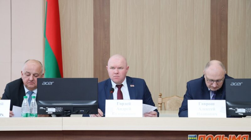 На заседании Кореличского районного исполнительного комитета обсудили готовность района к посевной кампании и профилактику преступлений