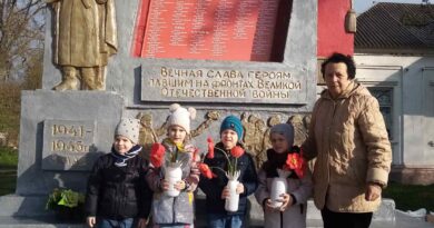 Воспитанники Полужского детского сада посетили памятник павшим на фронтах Великой Отечественной войны землякам