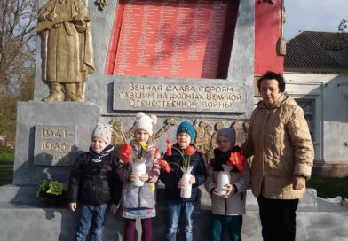 Воспитанники Полужского детского сада посетили памятник павшим на фронтах Великой Отечественной войны земляками